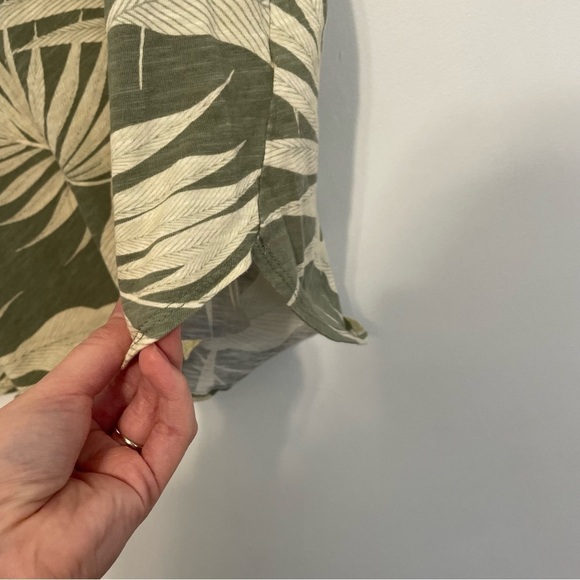 TAHARI Plus Size Green Cream Leaf Floral V-Neck Short Sleeve 100% Cotton T-Shirt - Picture 7 of 12